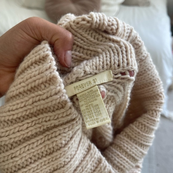 Light pink poncho - Picture 3 of 3